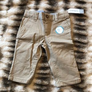 Carter’s baby boy khaki pants. Size is 6M. NWT.